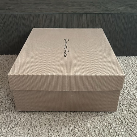 Gianvito Rossi empty box only - Picture 2 of 6